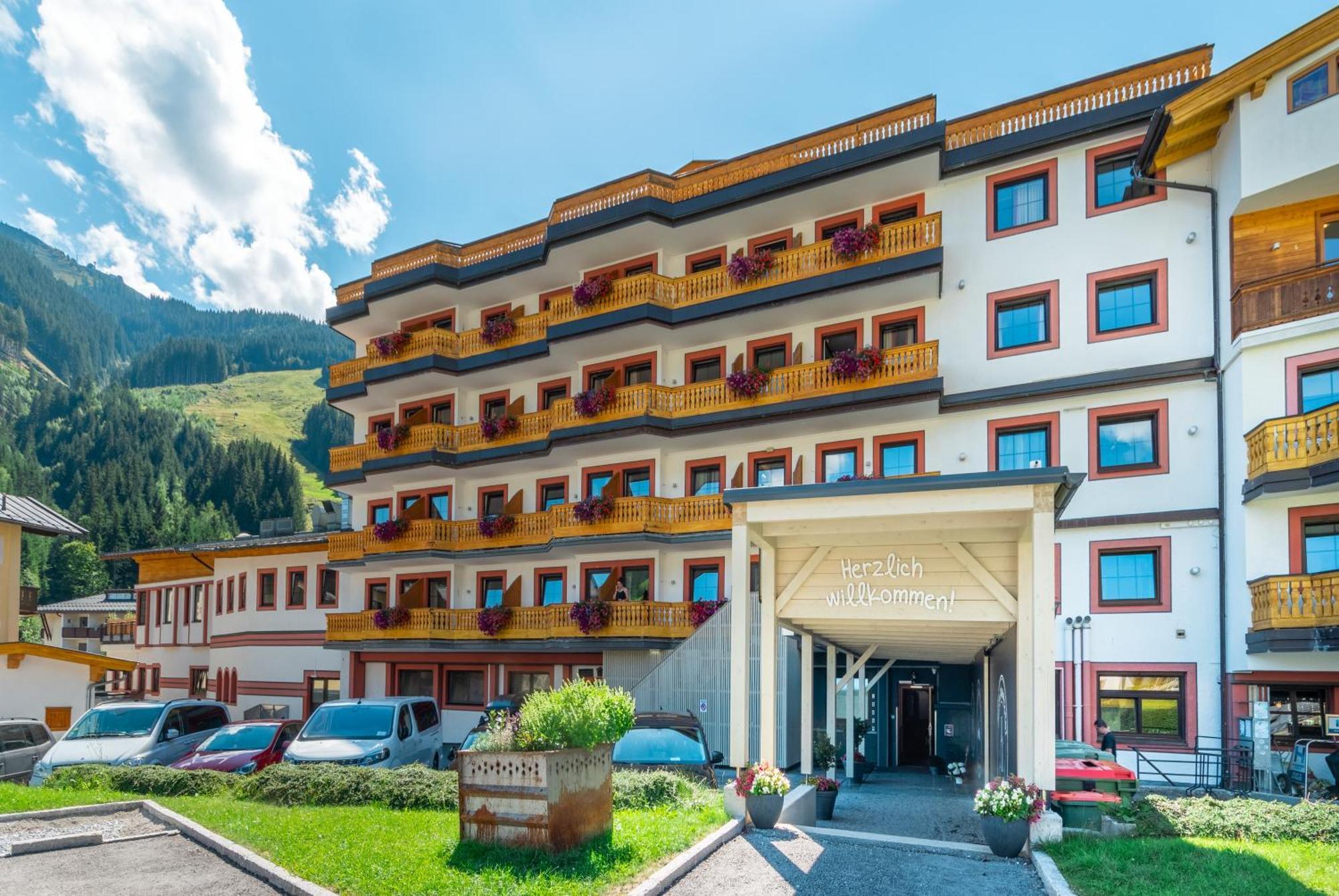 Jufa Alpenhotel Saalbach ภายนอก รูปภาพ