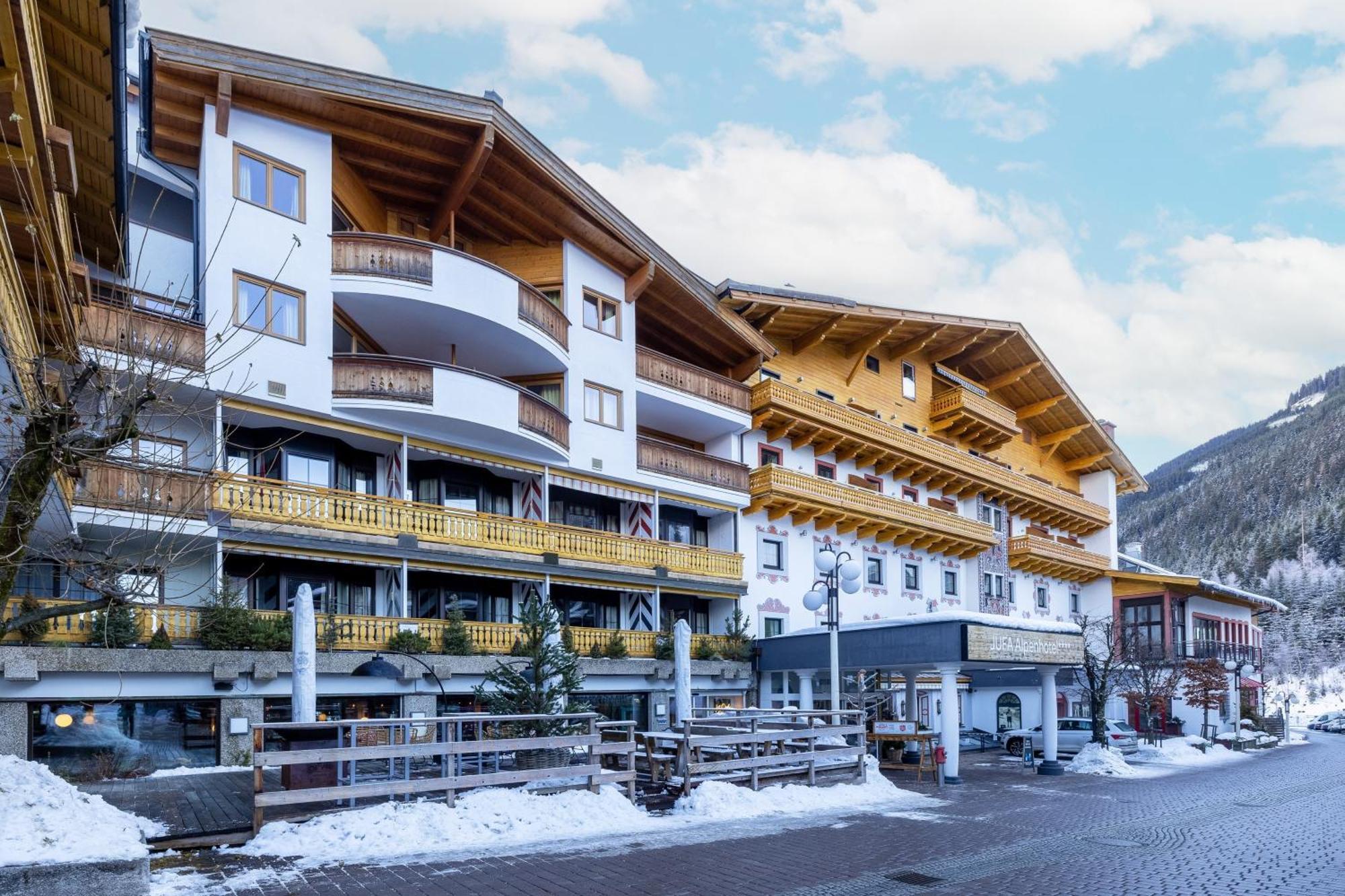 Jufa Alpenhotel Saalbach ภายนอก รูปภาพ